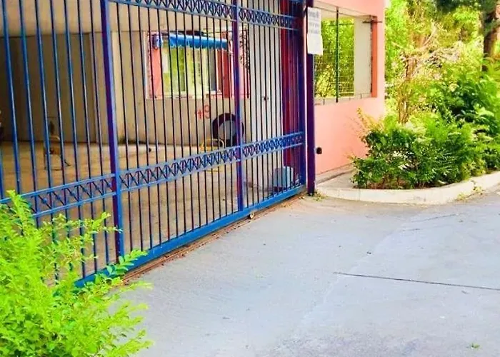 Sealikehome Golem (Tirana)